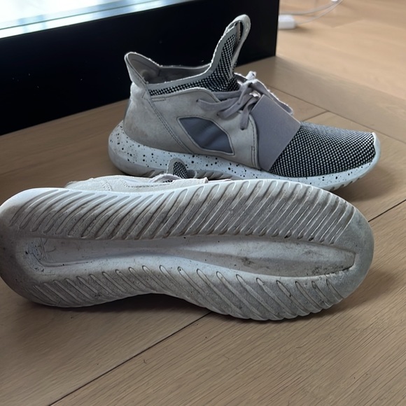 Adidas womens size 7 shoes - Picture 4 of 4